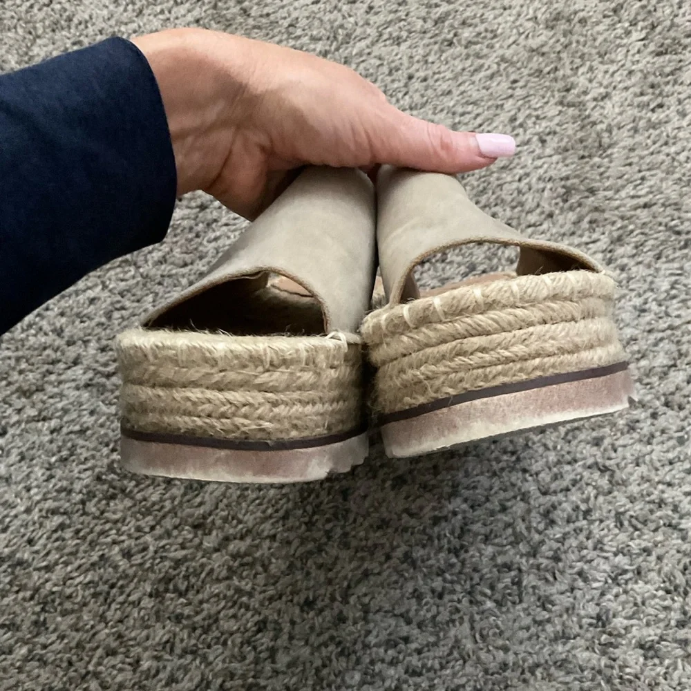 Oasis Society Tan Espadrille Slide Sandals - Size 9